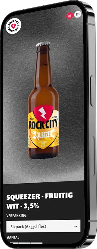 Een afbeelding van een smartphone met een app-pagina met een flesje rock city squeezer-bier. de fles, met het opschrift "fruitig" en een alcoholpercentage van 3,5%, staat prominent tegen een donkere achtergrond.